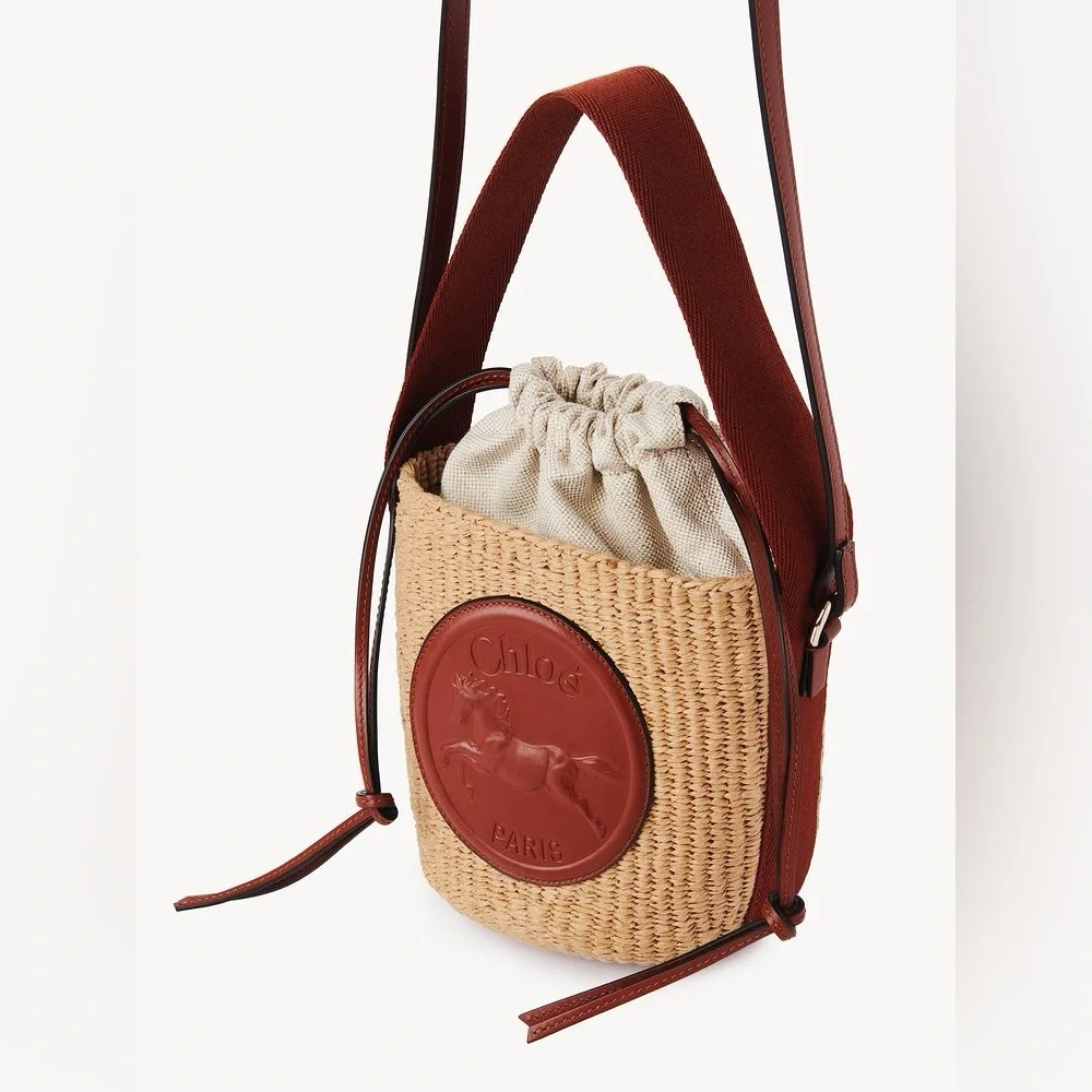 Chloé Small Horse Medal Basket In Natural Fibers; Sepia Brown - Picture 3 of 9